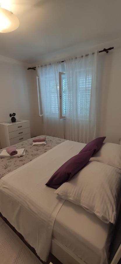 Pahljina Apartments Palit Kültér fotó