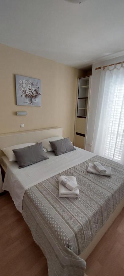 Pahljina Apartments Palit Kültér fotó